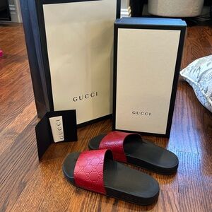 LIKE NEW GUCCI SLIDES